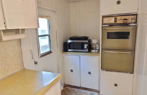 Angola House | Charming 3-bedroom Trailer with WiFi, AC in lovely Angola