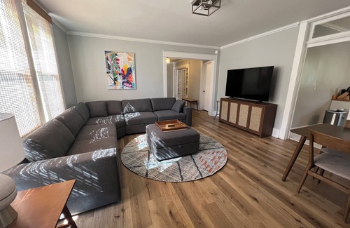 Somerset House | Charming 3 bedroom - Two Blocks from the Fountain