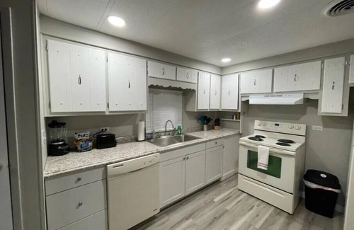 Buena Vista House | Charming 3 bedroom, 2 bath home with deck/trails/hiking