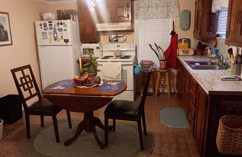 Crown Point House | Charming 3-bedroom country house in peaceful Crown Point with WiFi