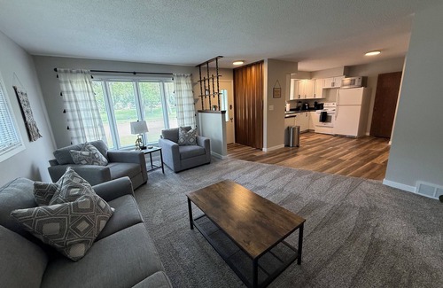 Grand Island Apartment | Charming 3-bedroom apartment in marvelous Grand Island with AC