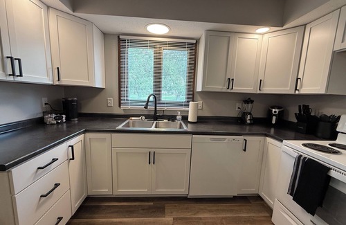 Grand Island Apartment | Charming 3-bedroom apartment in marvelous Grand Island with AC