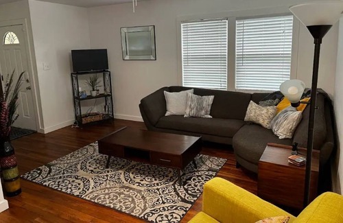 Lake Jackson House | Charming 3-bedroom home with spacious private yard