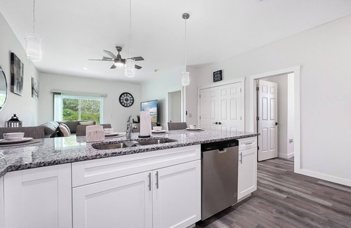 Westminster House | Charming 3-bedroom house in delightful Lehigh Acres with WiFi, AC
