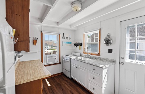 Middlesex County Cottage | Charming 3-bedroom cottage in Old Saybrook with WiFi and AC