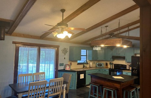 Port Richey House | Charming 3-bedroom house in nice Port Richey with AC, WiFi
