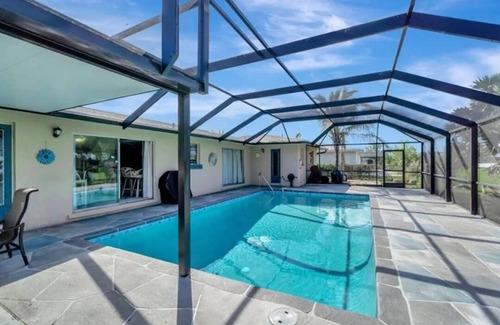 Oakland Hills House | Charming 3-bedroom house with WiFi, AC in Rotonda West