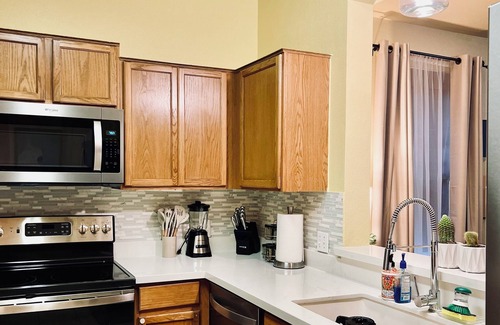 West San Antonio House | Charming 3-bedroom townhome, BMT Lackland, near SeaWorld, & 15mins to Downtown
