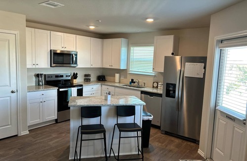 Southside House | Charming 3-bedroom house with AC and WiFi in lovely San Antonio, 10 minutes lafb