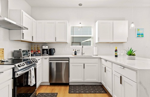 Denver Heights House | Charming 3-Bedroom, 2 King Beds, 10 Minutes to Downtown San Antonion
