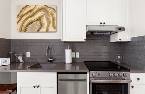 Tobin Hill House | Charming 3-bedroom townhome! Spacious with Luxury! Private Rooftop Views!