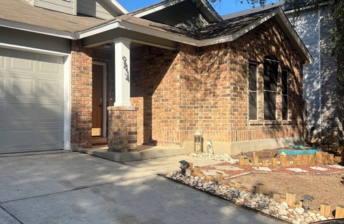 San Antonio House | Charming 3-bedroom house with AC, WiFi in pleasant San Antonio