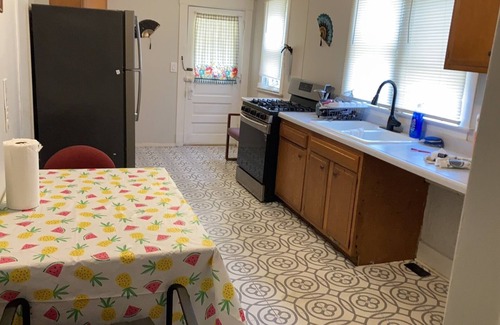 Springfield House | Charming 3-bedroom house with WiFi, AC in delightful Springfield