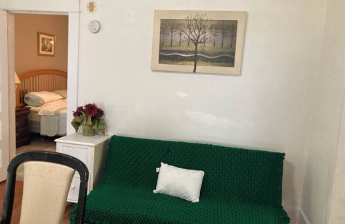 Springfield House | Charming 3-bedroom house with WiFi, AC in delightful Springfield