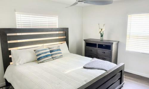 Disston Heights Apartment | Charming 3 Bedroom House with a Beautiful Pool AC and Wifi in St Petersburg