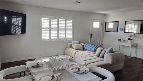 Disston Heights Apartment | Charming 3 Bedroom House with a Beautiful Pool AC and Wifi in St Petersburg