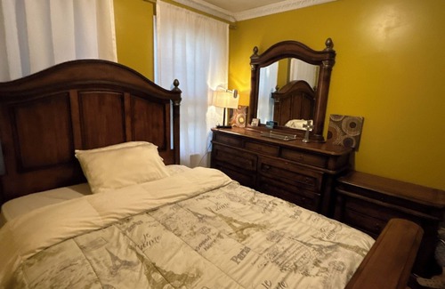 Bennsville House | Charming 3-bedroom townhome with AC and WiFi in White Plains