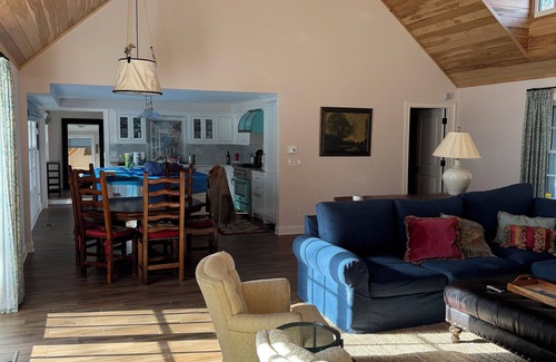 Williams Bay House | Charming 3-bedroom 3500sf guest house in Williams Bay with private pier and buoy