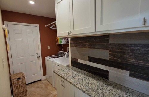 Goldenrod House | Charming 3-bedroom house with WiFi, AC in Winter Park