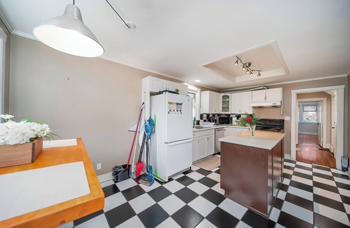 Dunbar Villa | Charming 3-bedroom villa with WiFi and AC in amazing Vancouver