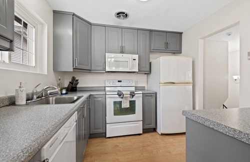 Payne - Phalen House | Charming 3 Beds/2 Baths Home- 2 miles to Lake Phalen