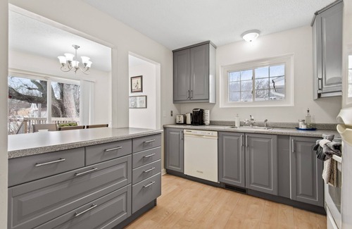 Payne - Phalen House | Charming 3 Beds/2 Baths Home- 2 miles to Lake Phalen
