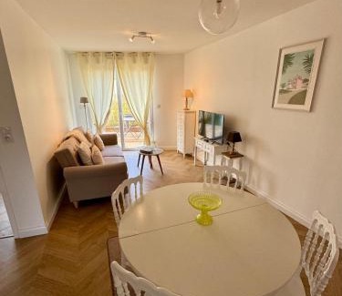 Savigne-lʼEveque Apartment | Charming 3-room in Savigné l'Évêque