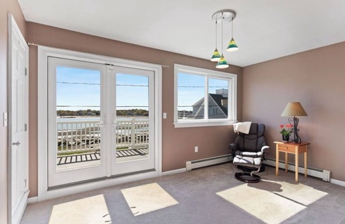 Scituate House | Charming 3 story house in Scituate surrounded by water