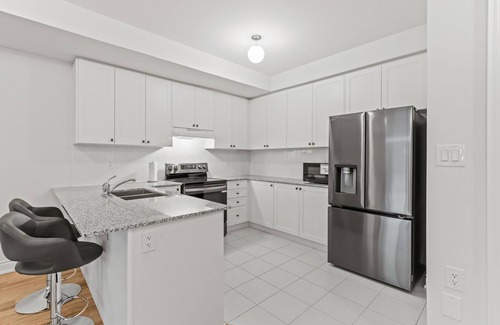 Vaughan House | Charming 3-Story Townhouse, Free Parking