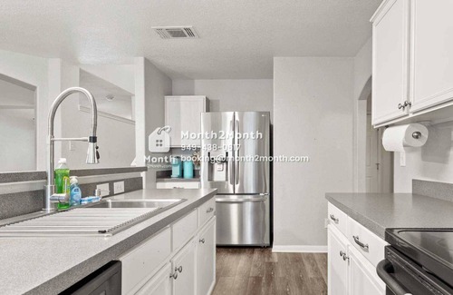 Medical Center District House | Charming 3B2.5B｜Spacious Backyard｜Month2Month｜Pet-Friendly｜Garage Access #42327
