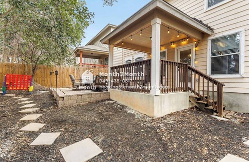 Medical Center District House | Charming 3B2.5B｜Spacious Backyard｜Month2Month｜Pet-Friendly｜Garage Access #42327