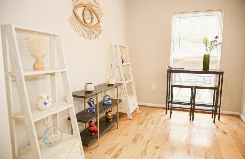 Landmark House | Charming 3bd Alexandria House, 11 miles to DC, Nice front view