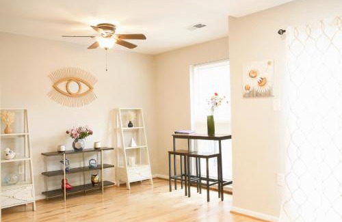 Landmark House | Charming 3bd Alexandria House, 11 miles to DC, Nice front view