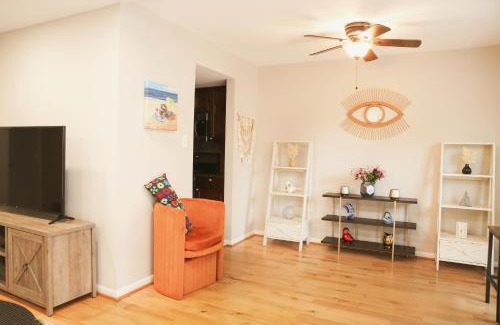 Landmark House | Charming 3bd Alexandria House, 11 miles to DC, Nice front view