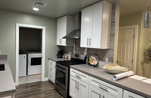 Monrovia House | Charming 3Bedroom3Bath house AC and WiFi in peaceful Monrovia Garage parking