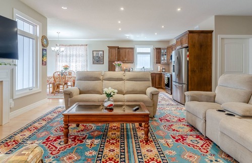 Trenton House | Charming 3BR Bungalow in Trenton