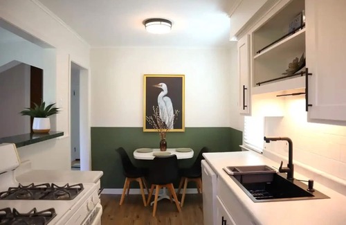 Ferndale House | Charming 3br Bungalow - Park Facingnn