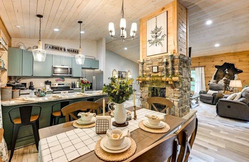 Cullowhee House | Charming 3BR Cabin w/Hot Tub + Fire Pit Near WCU