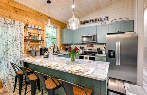 Cullowhee House | Charming 3BR Cabin w/Hot Tub + Fire Pit Near WCU