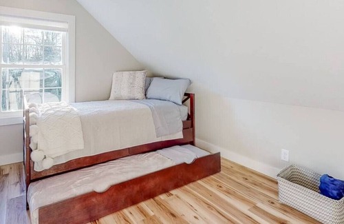 Gorham House | Charming 3BR Farmhouse | Nature Getaway
