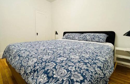 Cote-Des-Neiges—Notre-Dame-De-Grace Apartment | Charming 3BR Getaway, Free Parking & Near Metro