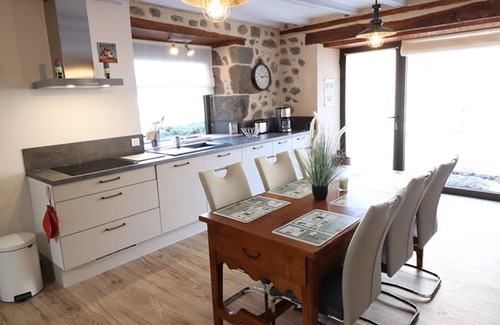 Jussac Cottage | Charming 3BR Home with Terrace, Fireplace & Modern Amenities in Jussac