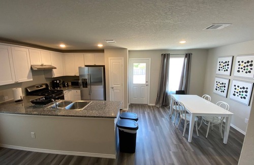 Converse House | Charming 3BR house w/WiFi in Converse, right next to San Antonio, New Braunfels
