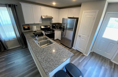 Converse House | Charming 3BR house w/WiFi in Converse, right next to San Antonio, New Braunfels