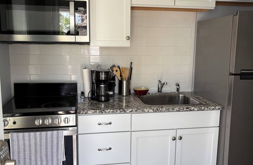 Glen Echo House | Charming 3BR Near OSU & Downtown Columbus Fast WiFi & AC