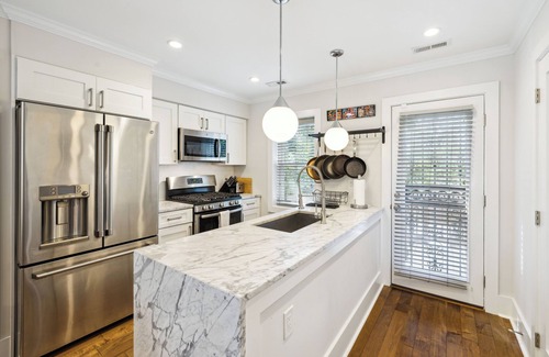 Washington House | Charming 3BR Townhome w/Free Parking