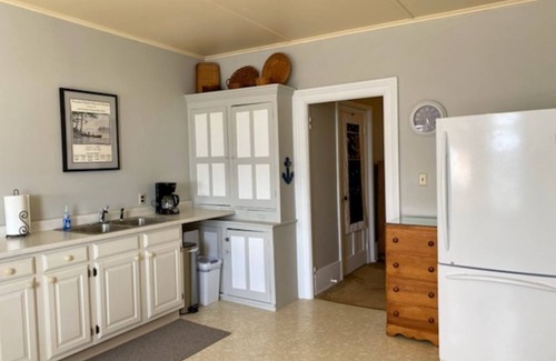 Clayton Apartment | Charming 3rd Floor Walk-up River View