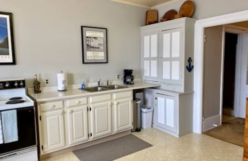 Clayton Apartment | Charming 3rd Floor Walk-up River View