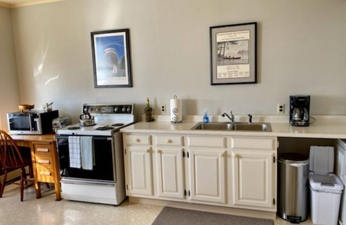 Clayton Apartment | Charming 3rd Floor Walk-up River View