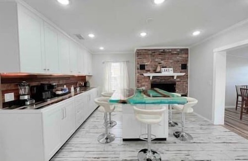 Orient Park House | Charming 4/3 Lakehouse W/Pool